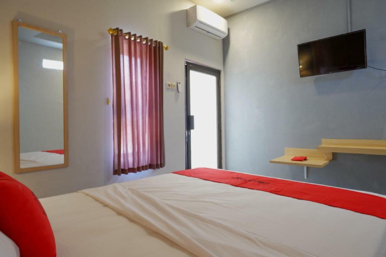 Hotel RedDoorz Syariah near Alun Alun Tegal Exterior foto